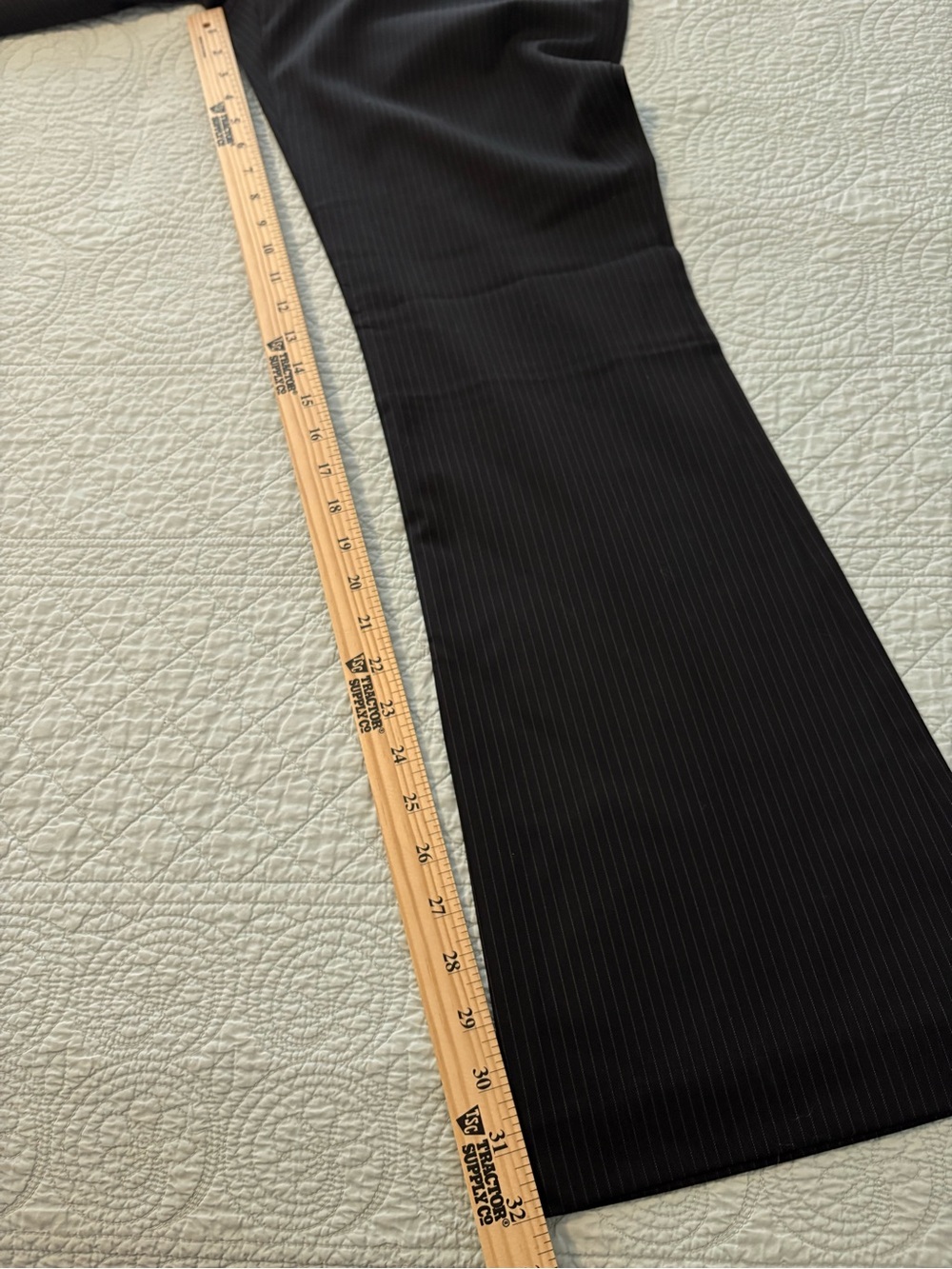 Banana Republic Ryan trouser. Size 8. - Picture 6 of 8